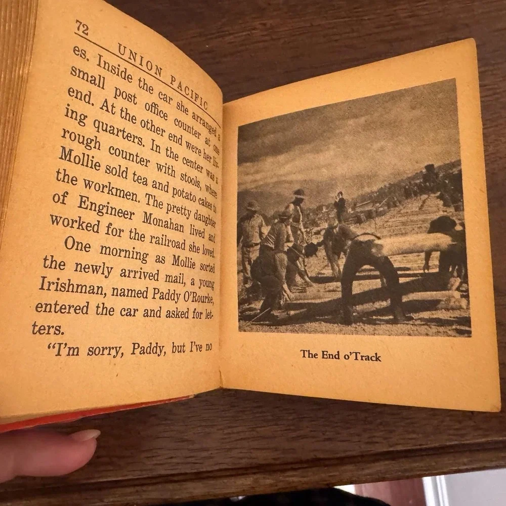 Vintage 1939 Better Little Book Union Pacific #1411 Barbara Stanwyck DeMille